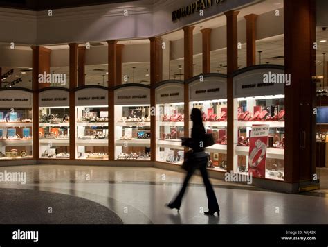 jewellery stores eaton centre toronto.